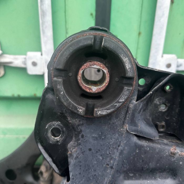 Передная Балка Toyota Camry 40