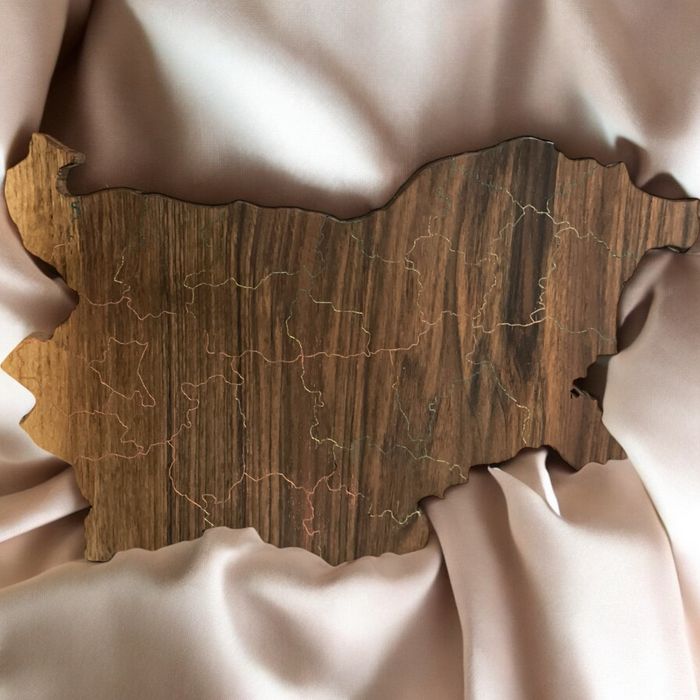 Дървени дъски за сервиране и рязане – инкрустация, смола, гравюра.