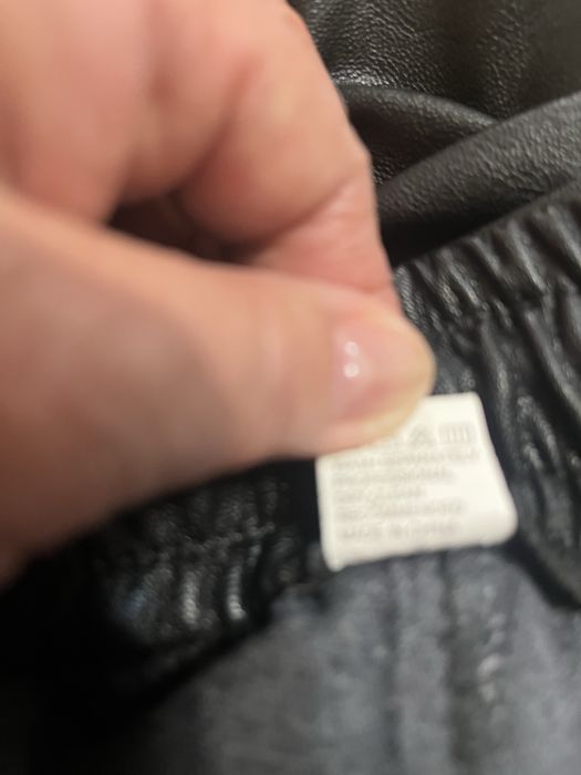 Продам брюки черные экокожа