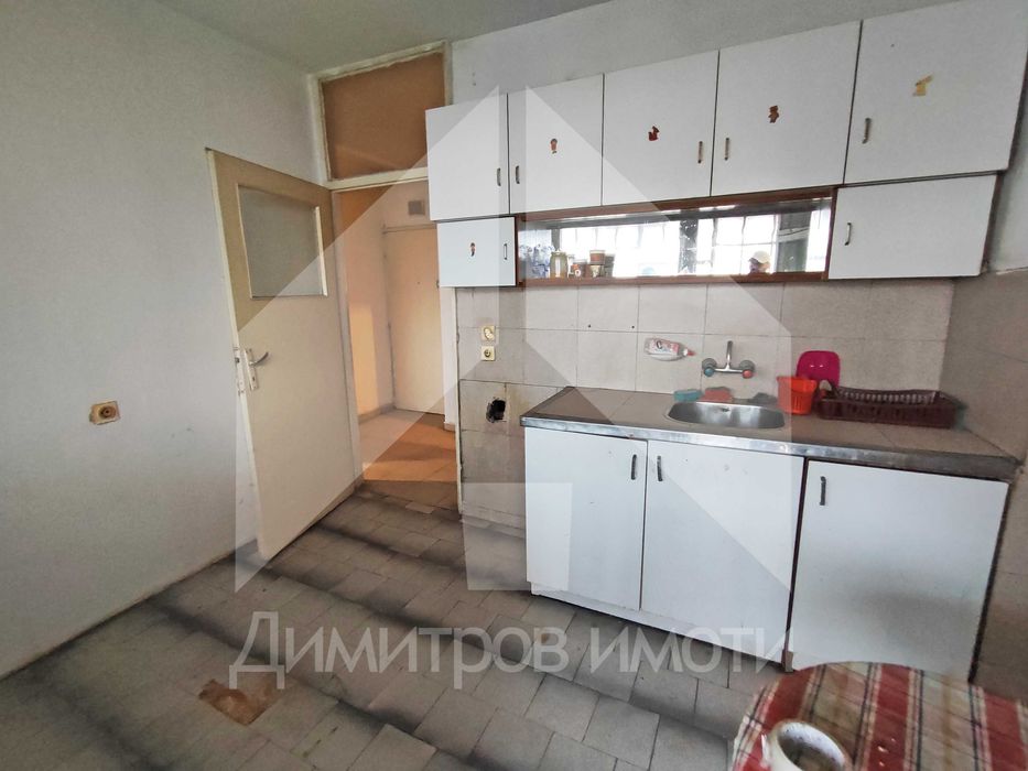 Продава се Едностаен апартамент в Нови пазар - 42 кв.м за 786 €/кв.м - Снимка #1