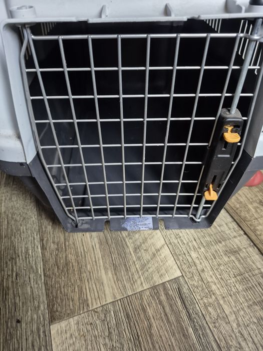 Vând  cușcă  pt  transport  câini