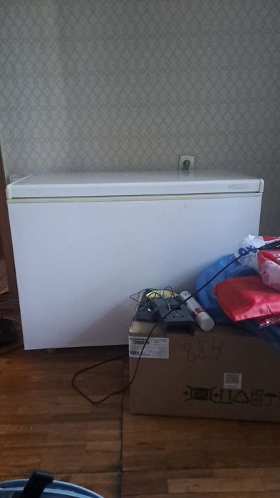 Продам, 2 морозильники, и диван