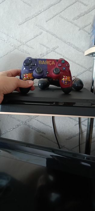Продам PlayStation 4 slim