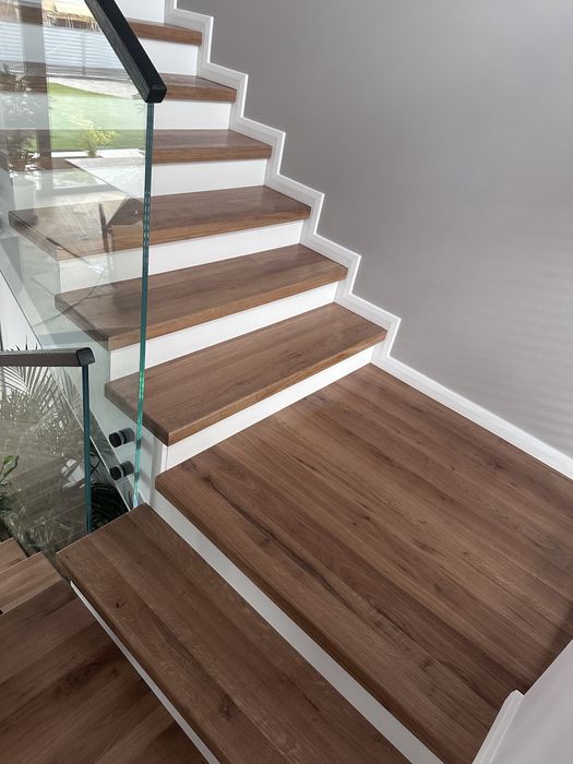 Scări din lemn masiv stejar