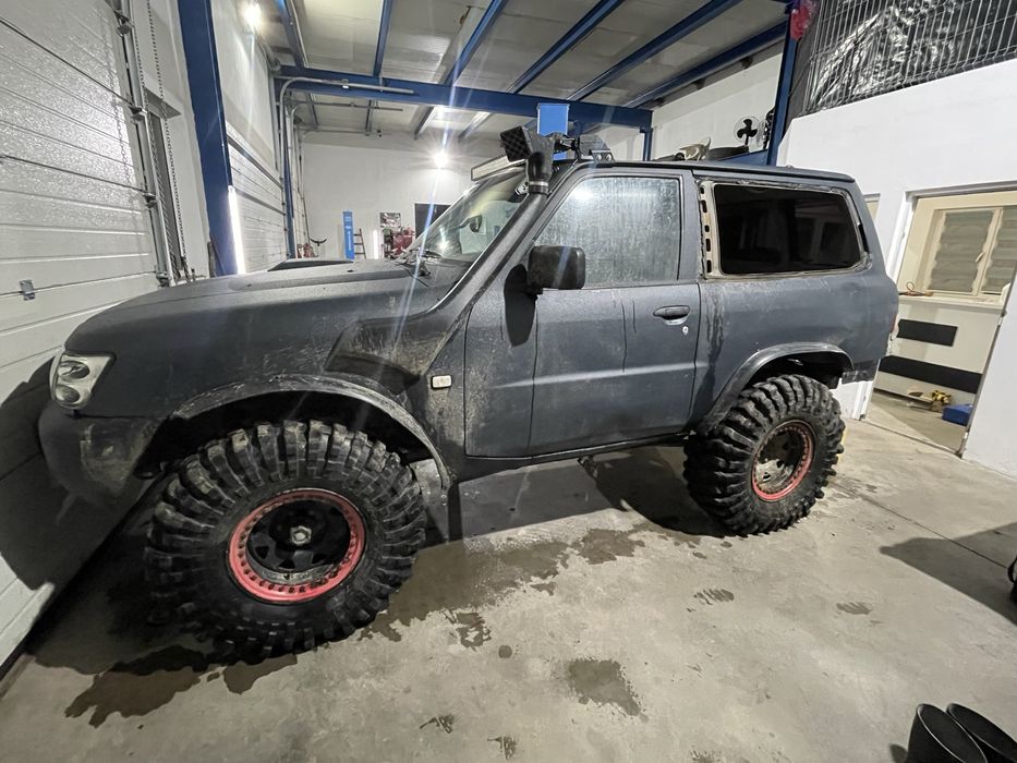 Dezmembrez DOAR CAROSERIA Nissan Patrol y61