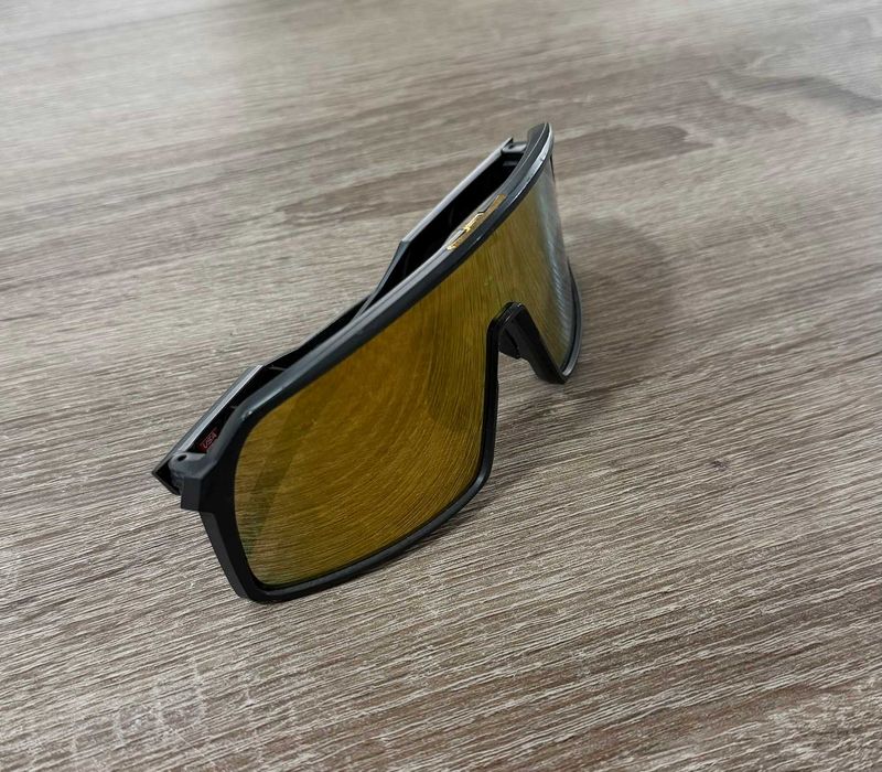 Слънчеви очила Oakley Sutro