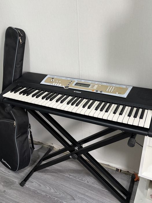 Синтезатор Yamaha PSR-R200