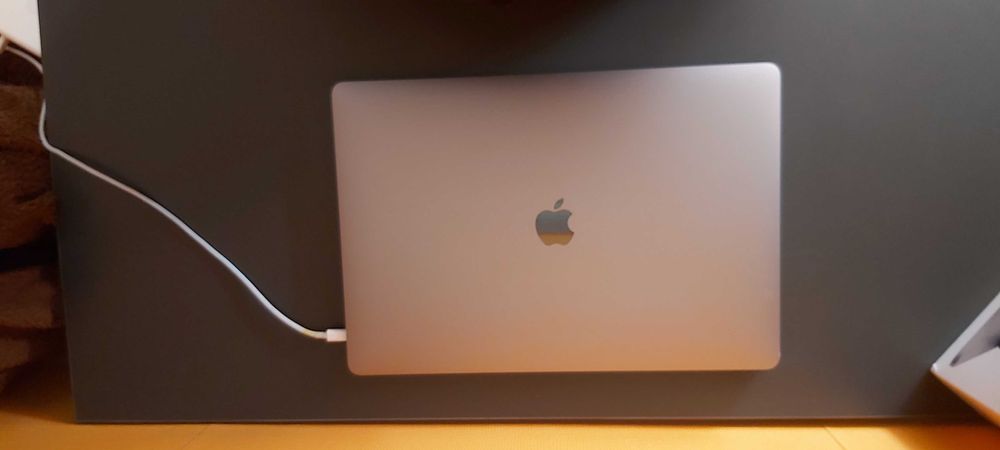 Apple Macbook Pro mod A2141