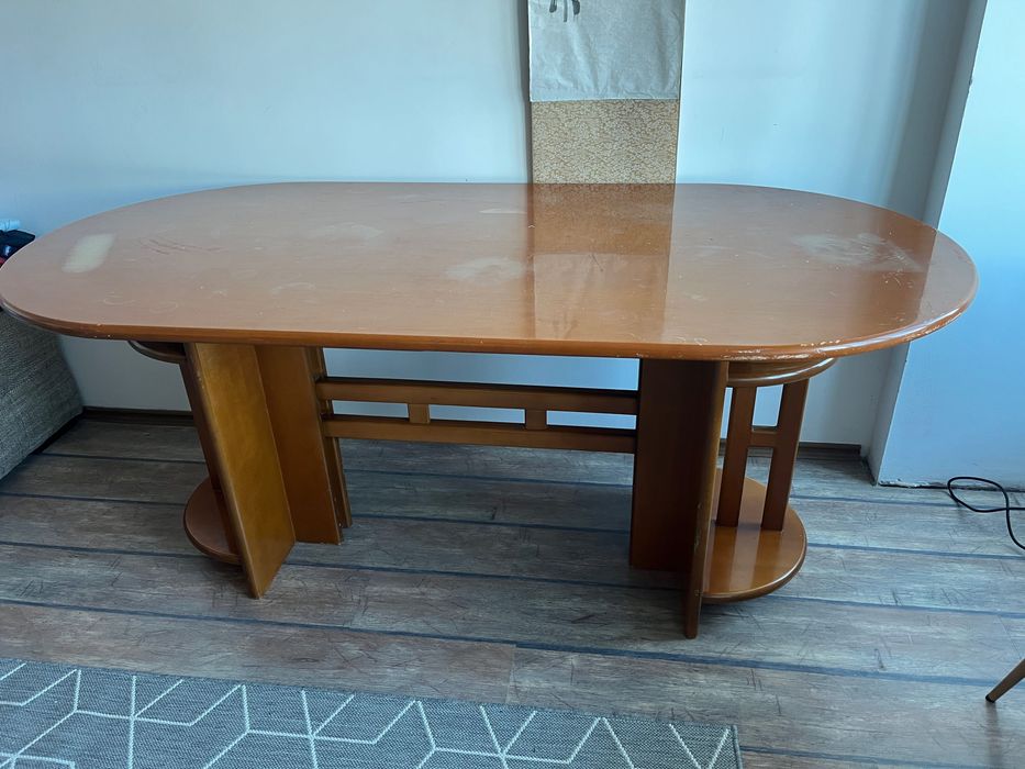 Дървена трапезна маса