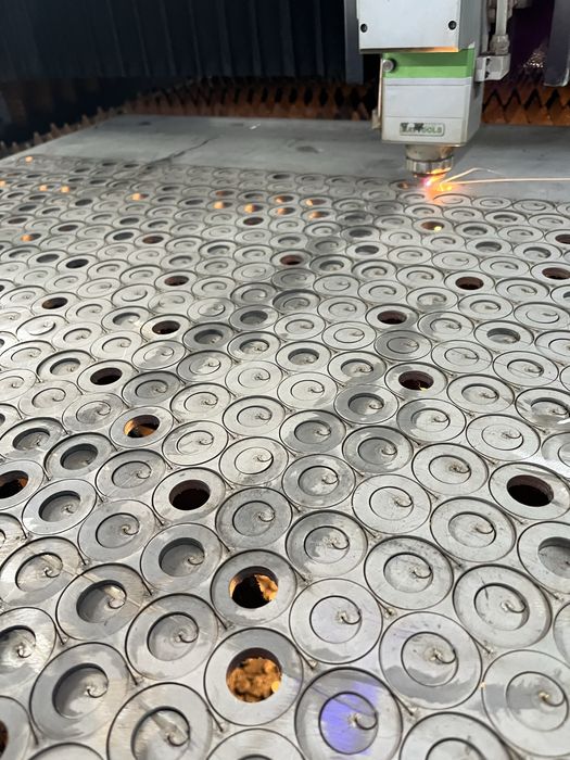 Lazer xizmati har xil turdagi temirlar kesamiz