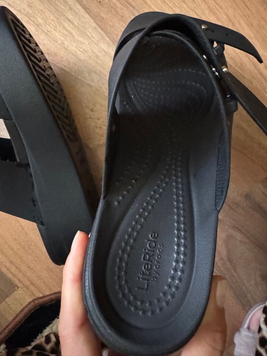 Papuci Crocs , în stare f bună