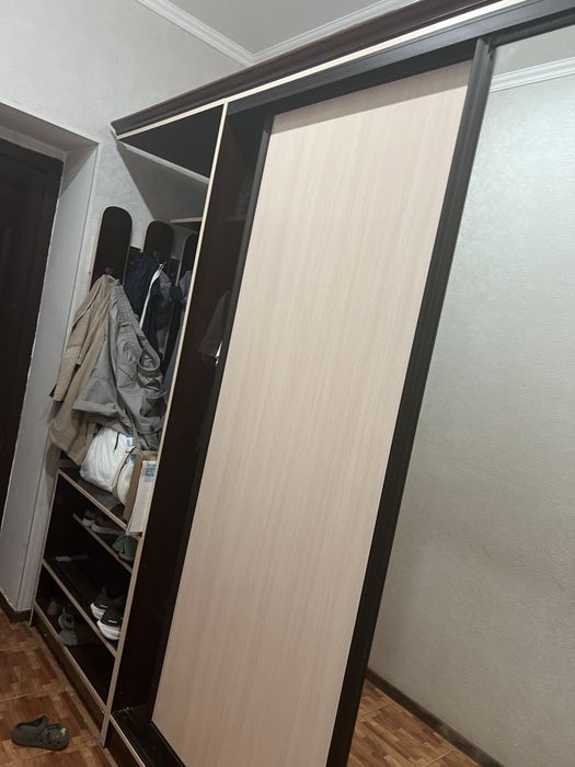 Прихожий шкаф с зеркалом