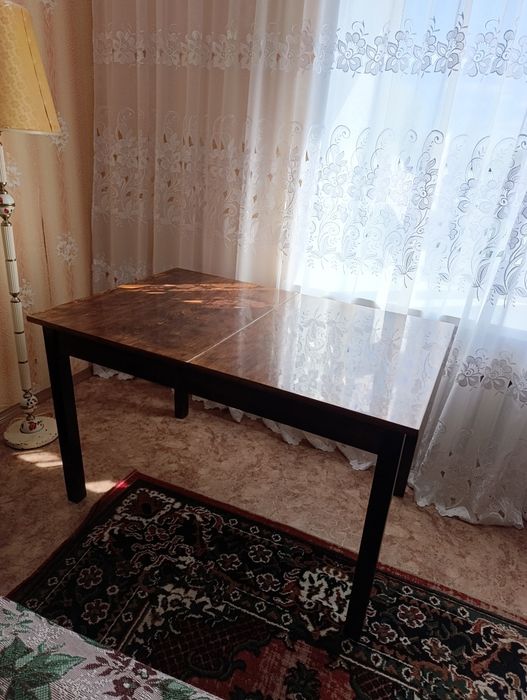 Продам недорого стол полированный