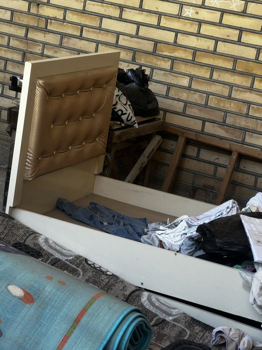 divan kreslolar va shkafcha sotiladi