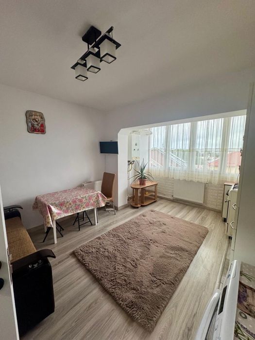 Inchiriez apartament cu 2 camere decomandat,zona Catedrala