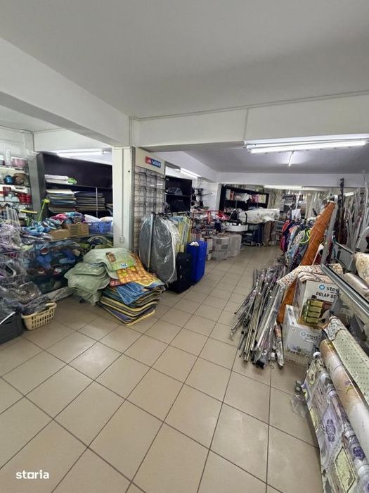 Spatiu comercial de 1300 mp pe 4 nivele, in centrul orasului Filiasi