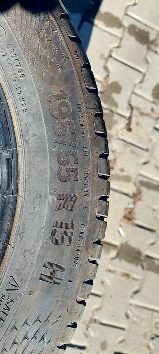 Vând anvelope Continental Ultracontact