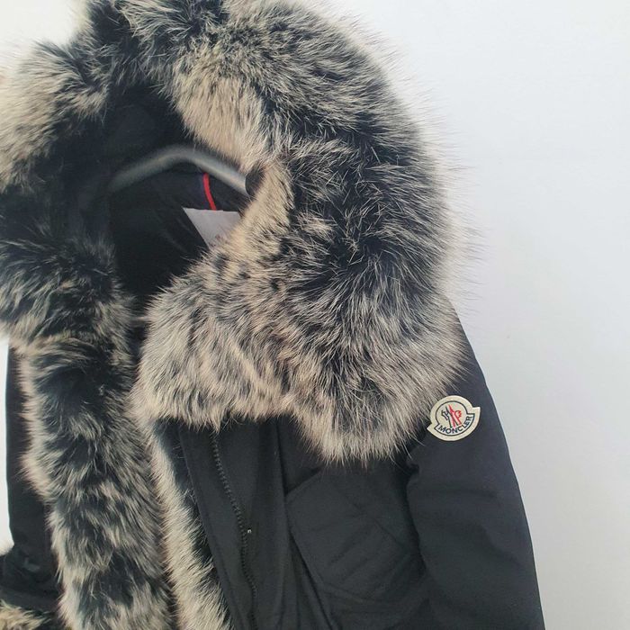 Geaca dama m o n c l e r  accesorizata cu blana naturala! M/L - oferta