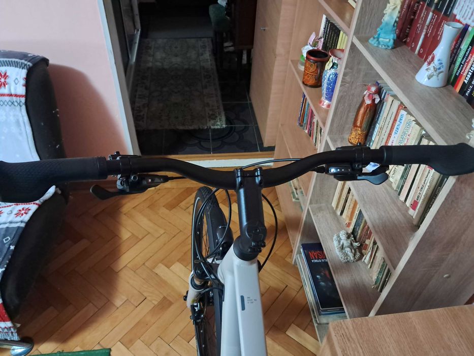 Vând bicicleta Cube Katmandu One