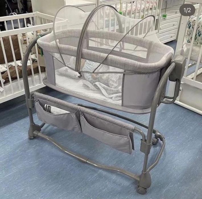 Приставная кроватка и коляска