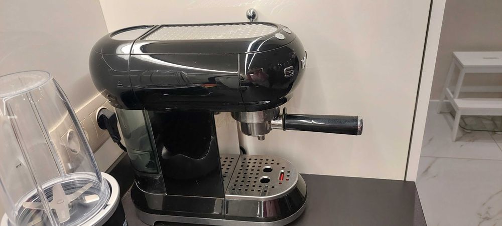 Продавам Кафе машина SMEG