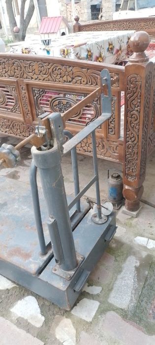 Тарози ва металлом сотилади