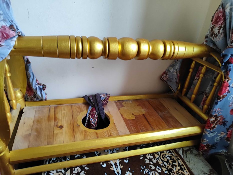 Болаллар бешиги сотиладт