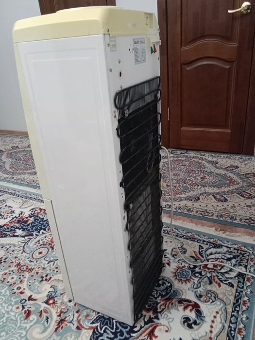 Продам диспенсер для воды