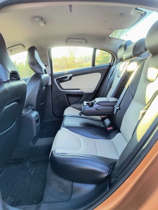 Volvo S60 R Design an 2011 2.0 automat 5 pistoane