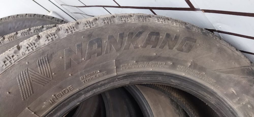 Резина зимняя 225/60/17