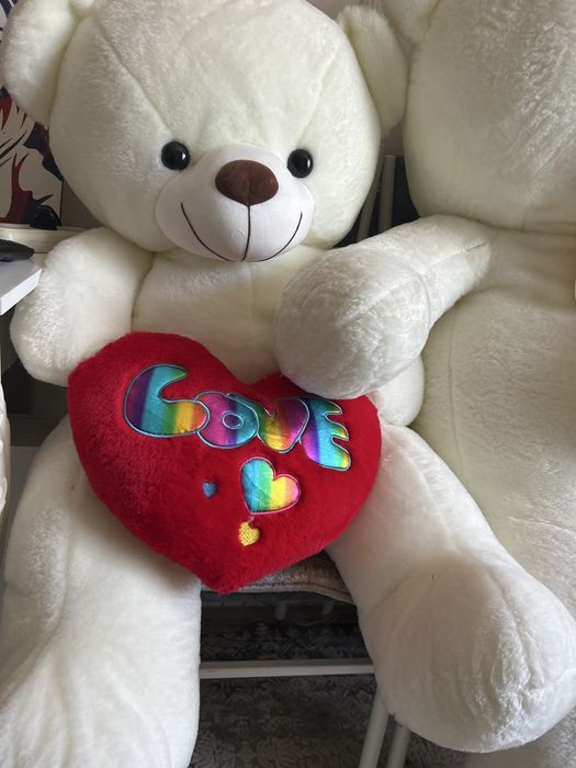 Мишка белая с красным сердечкам
