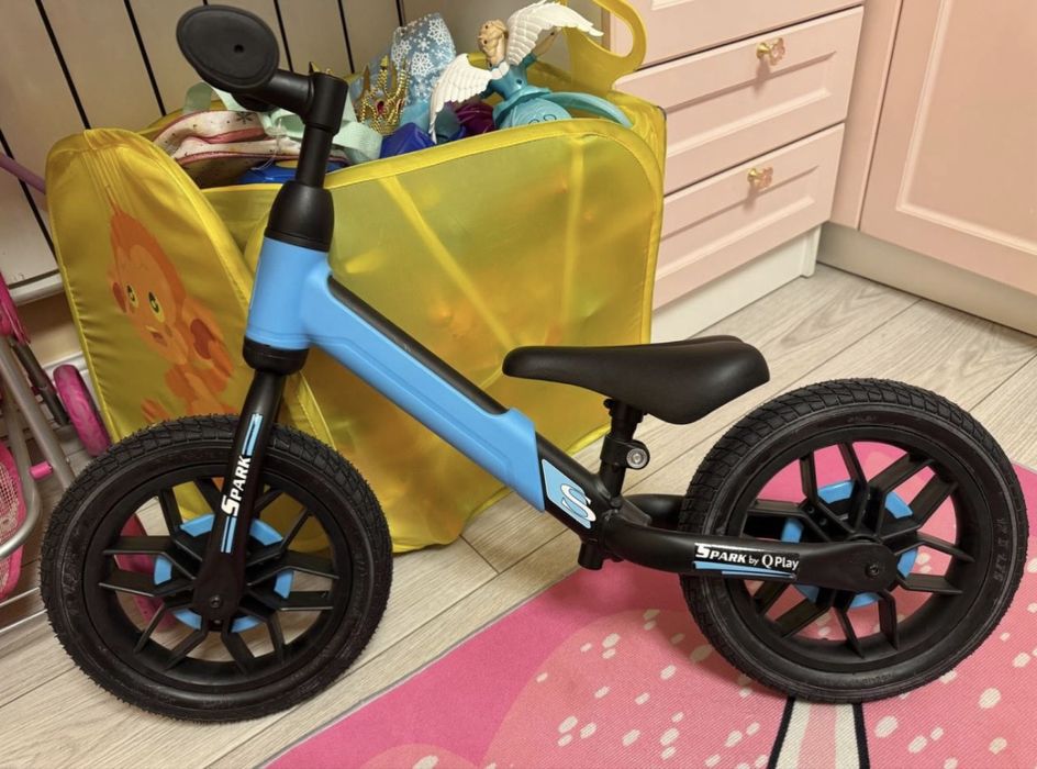 Продам беговел новый