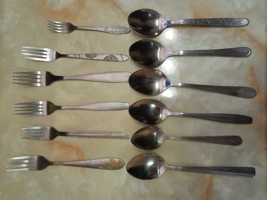 Столовые и чайные ложки, вилки, ножи.50 тыс за все 26шт