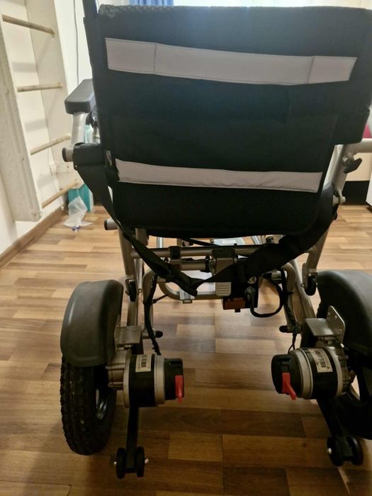 Căruț electric persoane cu dizabilități