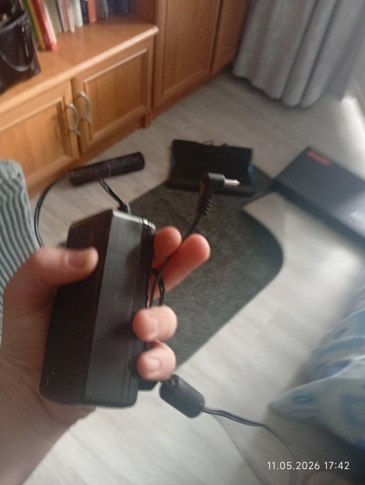 Vând laptop Allview. Componentele sunt intacte , merge foarte bine și și este foarte bun la jocuri și la muncă . Îl am de un an , dar nu l-am folosit
