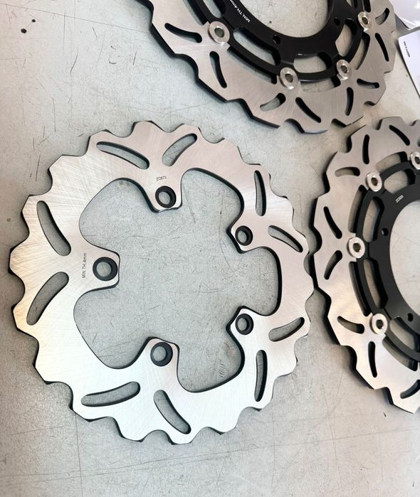 НОВИ спирачни дискове и накладки за Yamaha FZ-1 FAZER 1000 / FZ1