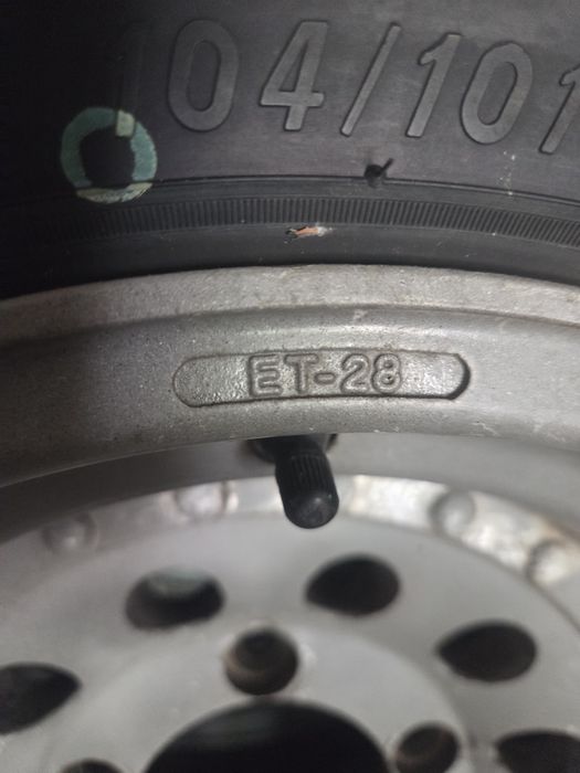 Гуми  Maxxis,с джанти