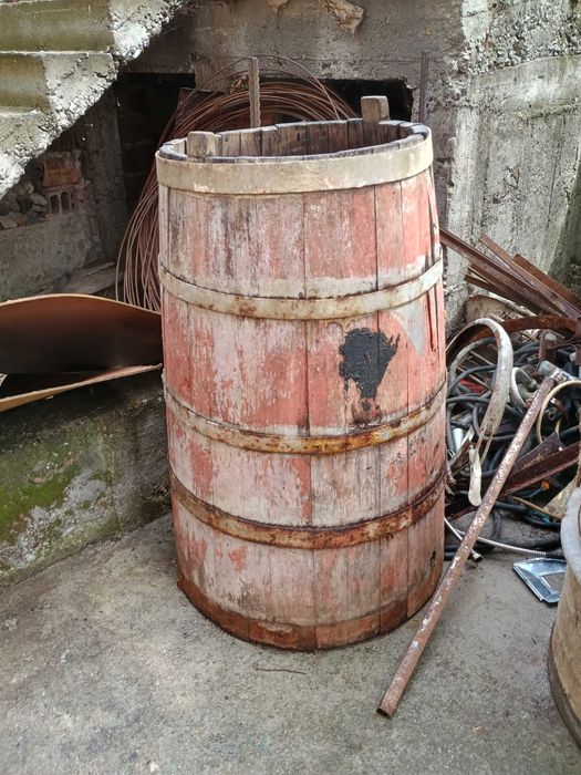 Дървени бурета за вино големи с канела отпред