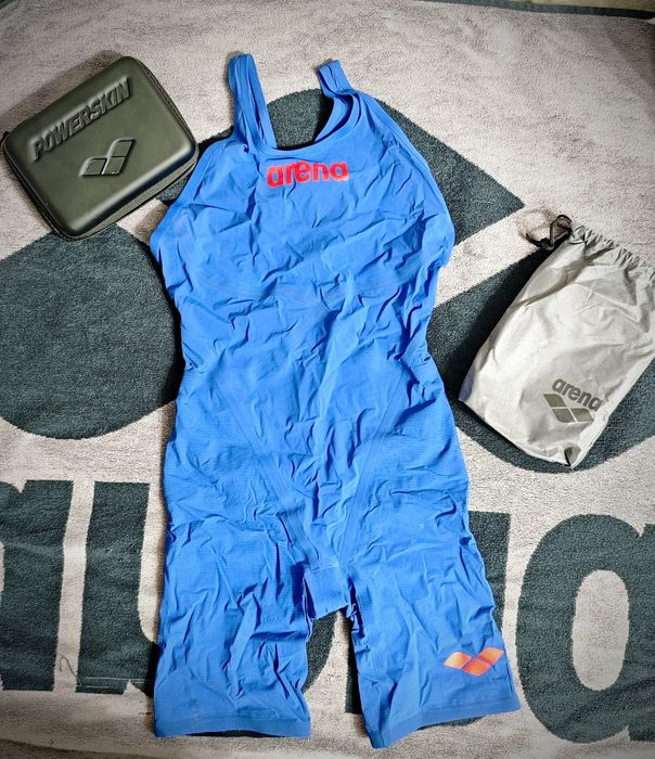 Продам гидрокостюм Arena