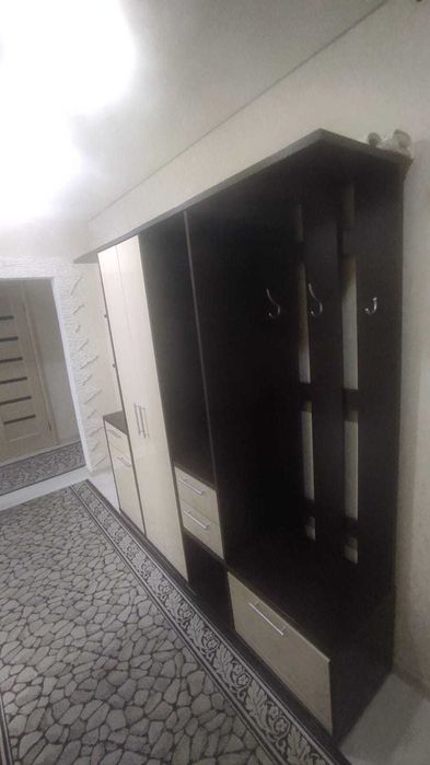 Продам стенку в прихожую