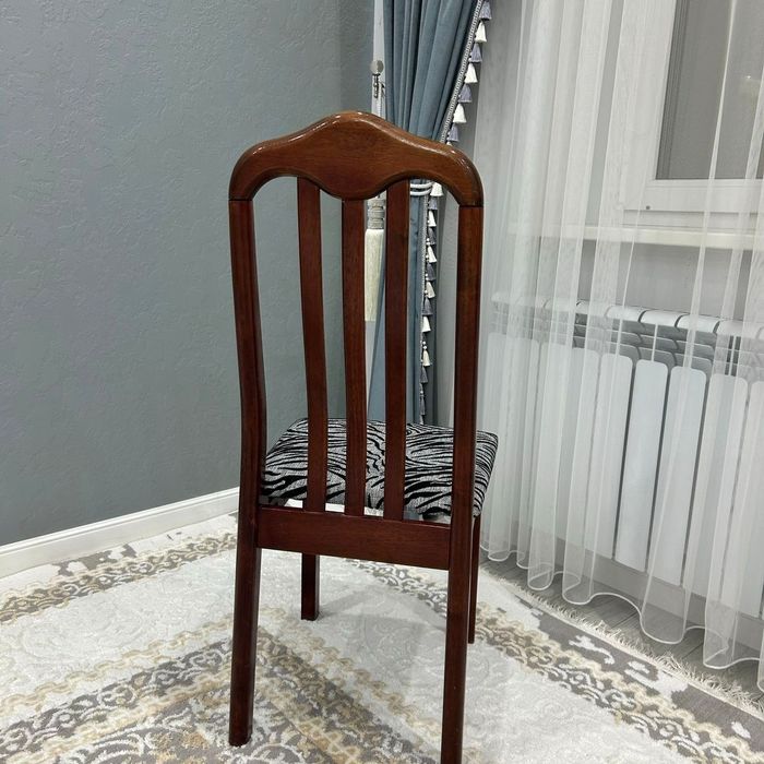 Продаётся комплект стульев 8 штук