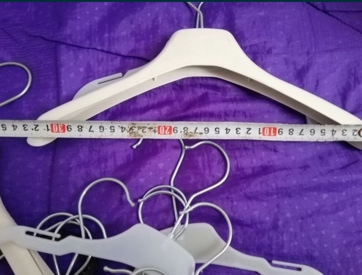 Set 20 umerașe haine: 16 buc (26 cm) + 4 buc (32 cm)