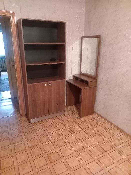 Шкафы, диван, столы, ковры