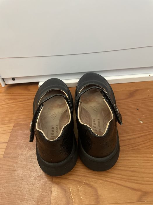 Продам туфли для девочки