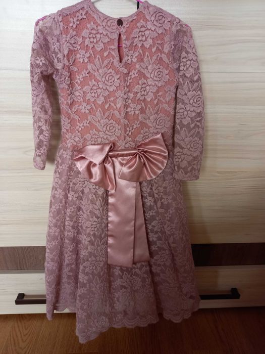 Детска рокля шита по поръчка