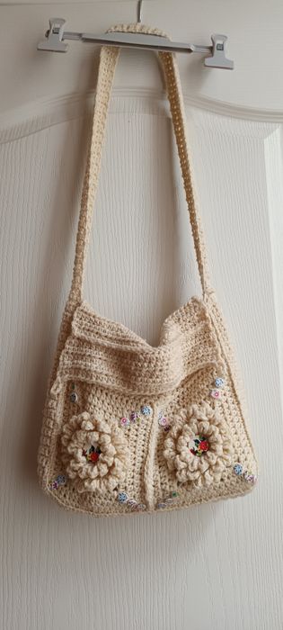 Posetă traditionala, crosetata din lână,  fetita