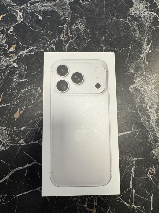 2x Apple iPhone 18 Pro c 256GB (Силвър/Син) Гаранция Фактура Цена на телефон 1300€