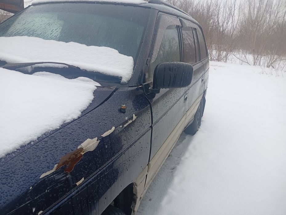 Продам mazda MPV