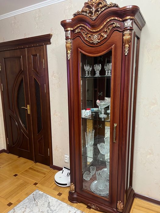Продам два пенала стенку