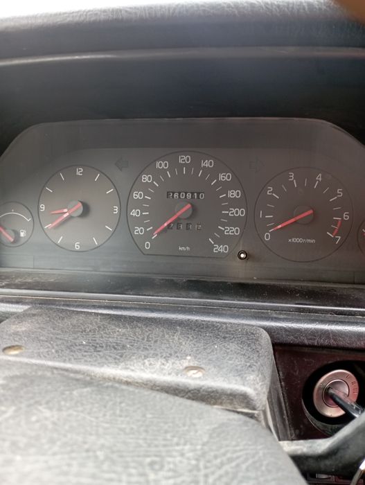 Вольво 1993 йилда ишлаб чикарилган,Бензин,пропан газда ишлайди,Яхши